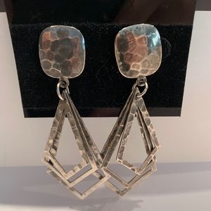 Dangle layered silver diamond-shaped earrings